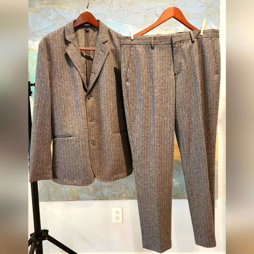 Express Men's Suite 42R Jacket / 34x32 Slim pant